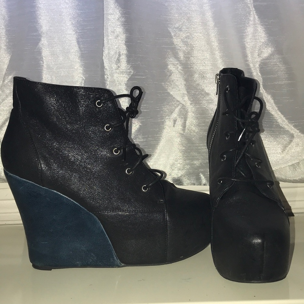 Black and blue wedges booties